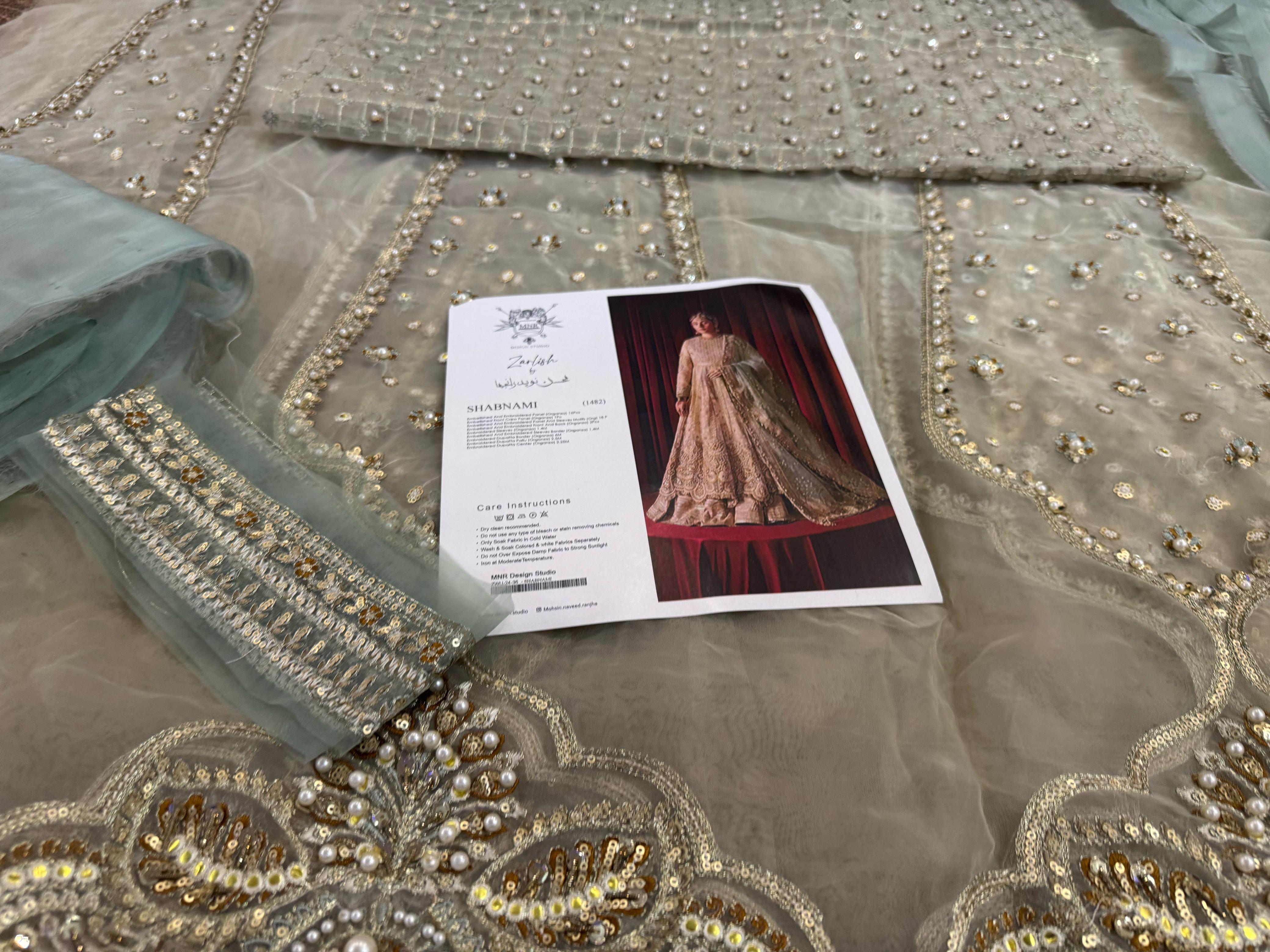 Mohsin Naveed Ranjha Luxe Bridal Collection – Majestic Ivory & Gold Handcrafted Masterpiece