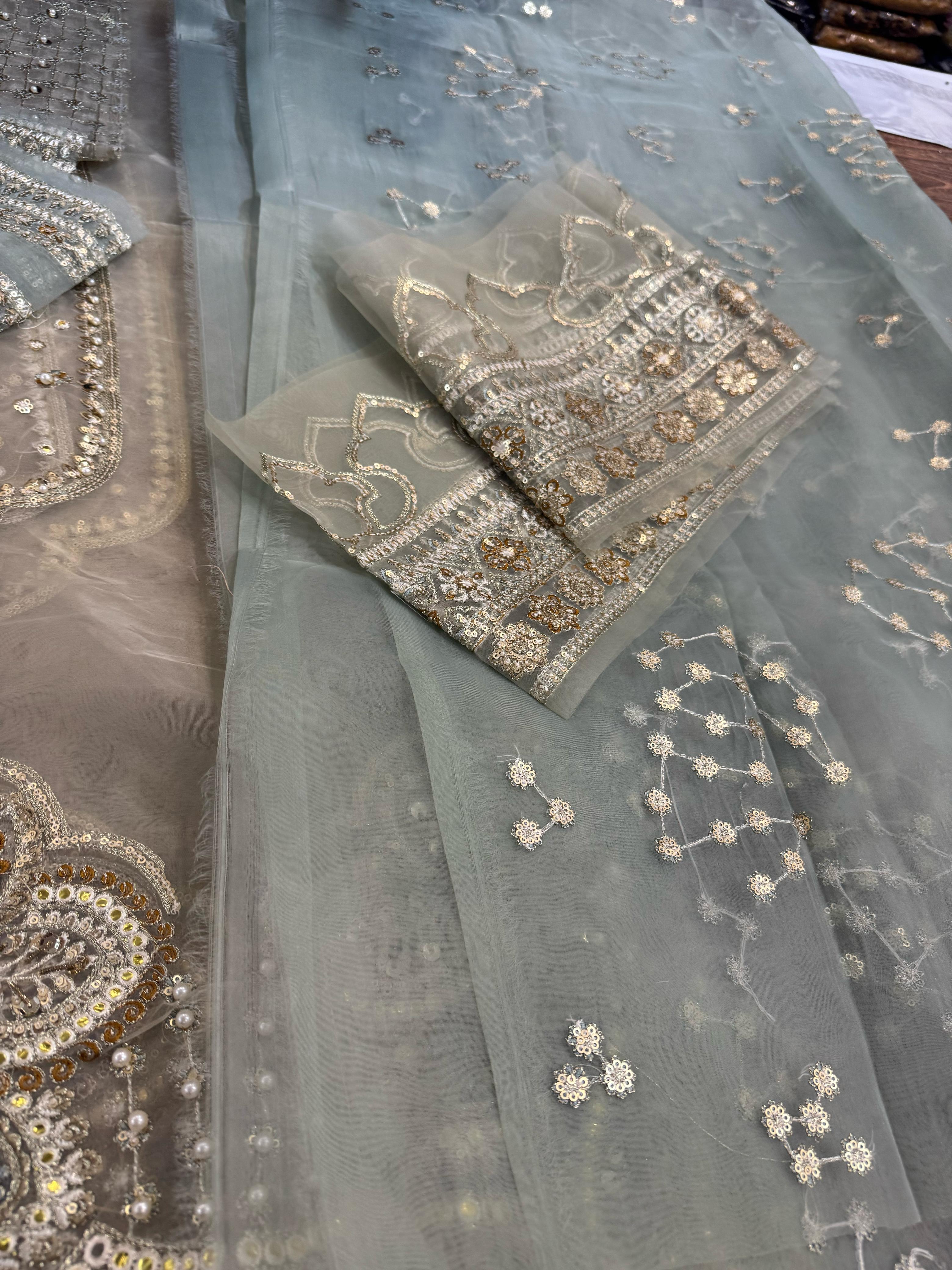 Mohsin Naveed Ranjha Luxe Bridal Collection – Majestic Ivory & Gold Handcrafted Masterpiece