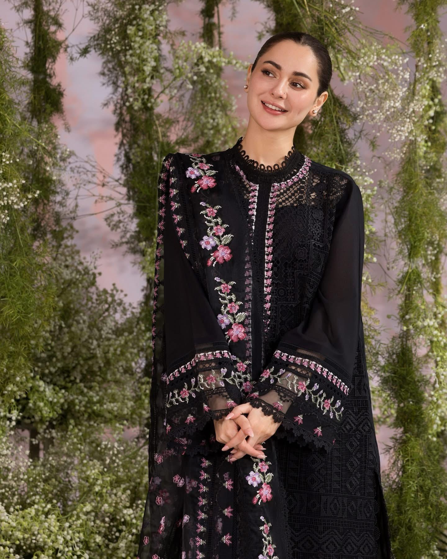 Sobia Nazir Luxury Lawn 2025 – Timeless Ivory Elegance with Exquisite Embroidery