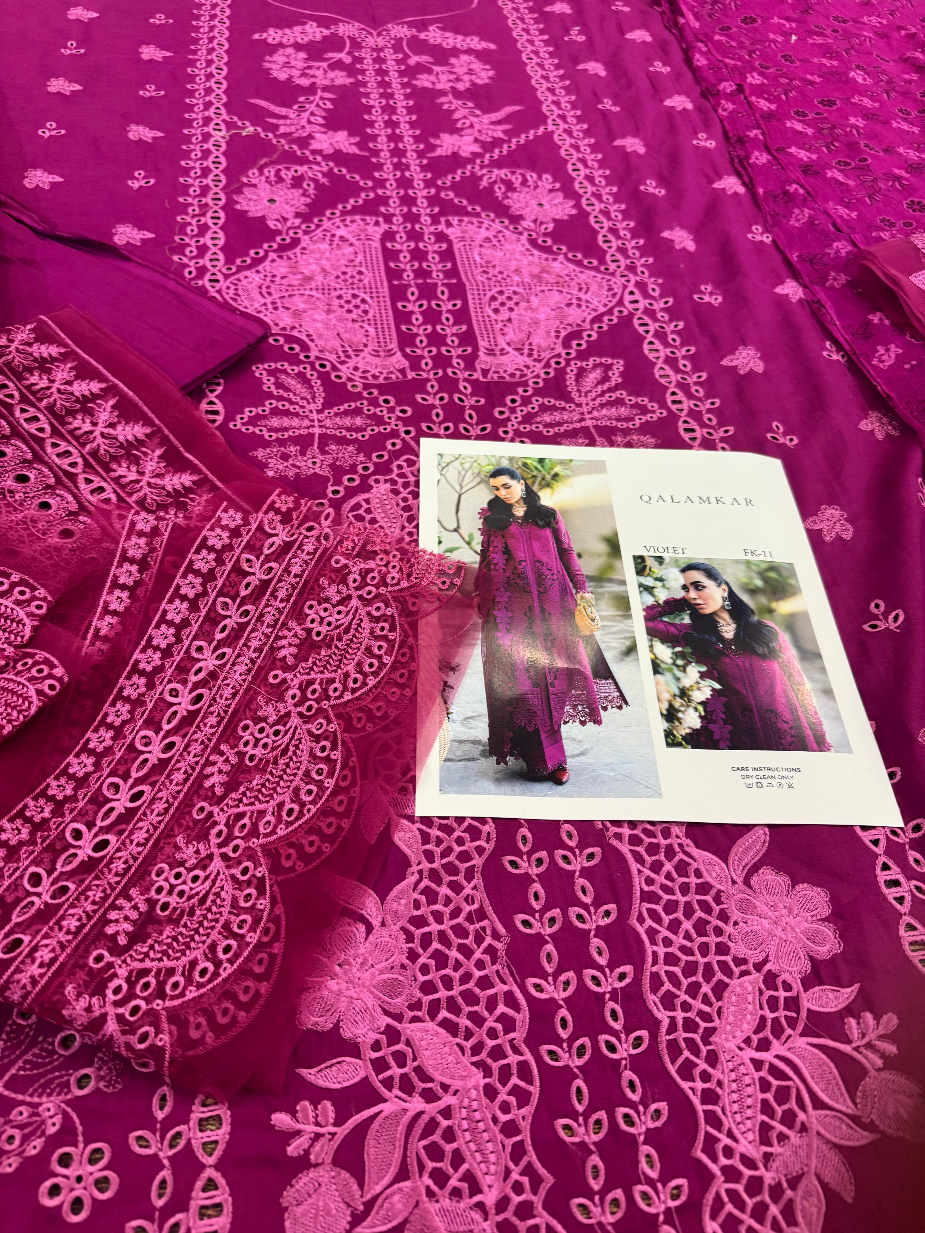 Qalamkar Luxury Lawn 2025 – Elegance Wrapped in Chiffon